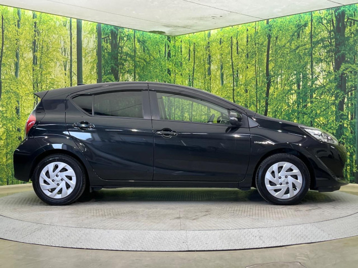 2017 Toyota Aqua DAA-NHP10 (UW-6a3c9c9025af7)[19]