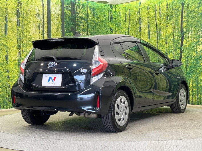2017 Toyota Aqua DAA-NHP10 (UW-6a3c9c9025af7)[18]