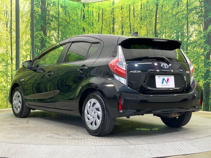 2017 Toyota Aqua DAA-NHP10 (UW-6a3c9c9025af7)[16]