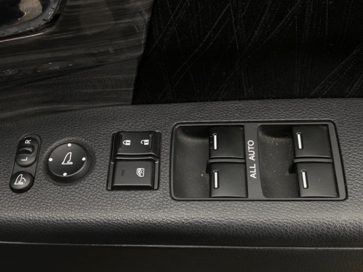 2014 Honda Odyssey DBA-RC1 (UW-6a3c9c9fd0c14)[18]