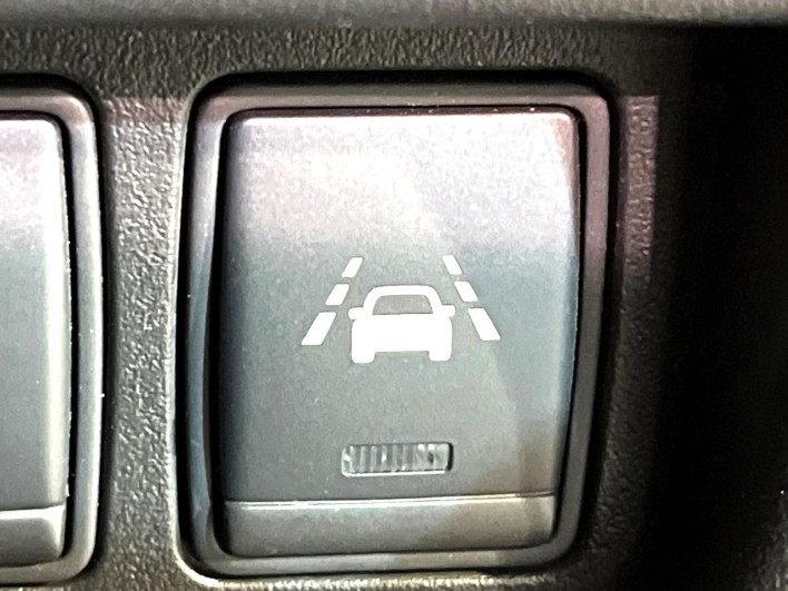 2015 Nissan JUKE DBA-YF15 (UW-6a3c9ceb37806)[9]