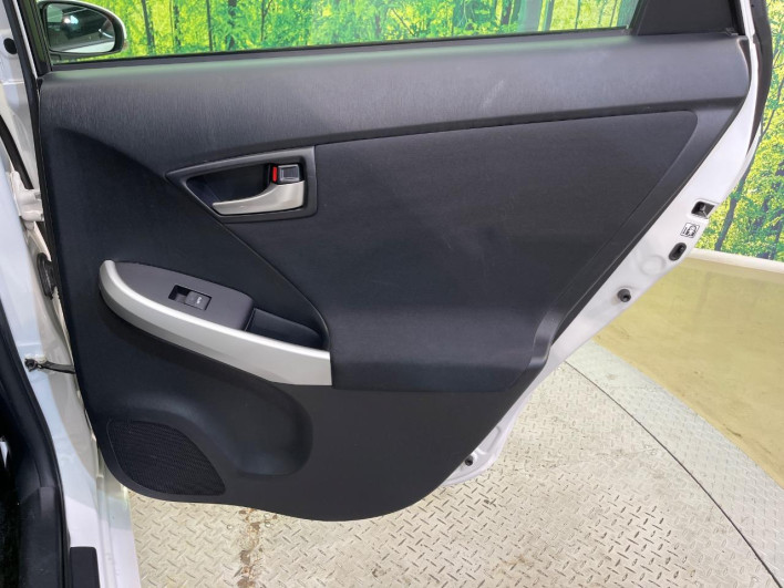 2013 Toyota Prius DAA-ZVW30 (UW-6a3c9d09db5e3)[29]
