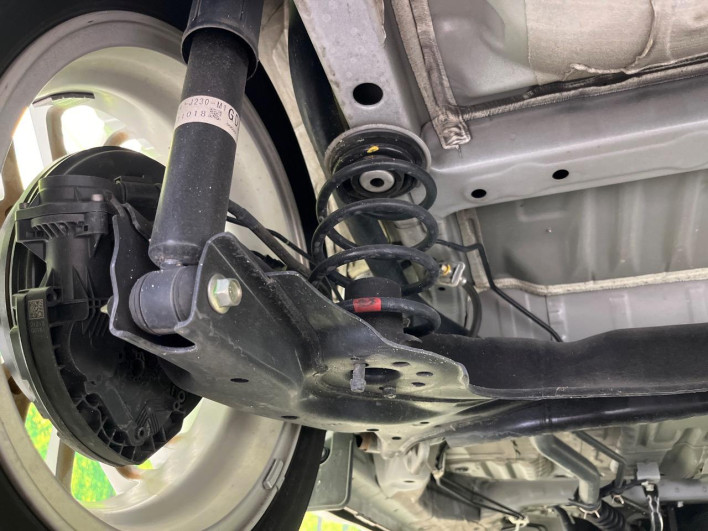 2022 Honda N-BOX CUSTOM 6BA-JF3 (UW-6a41e1959837d)[26]