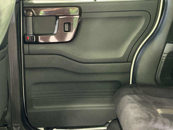 2019 Honda N-BOX CUSTOM DBA-JF4 (UW-6a41e19ad40fd)[29]