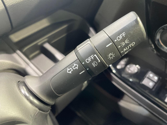 2019 Honda N-BOX CUSTOM DBA-JF4 (UW-6a41e19ad40fd)[11]