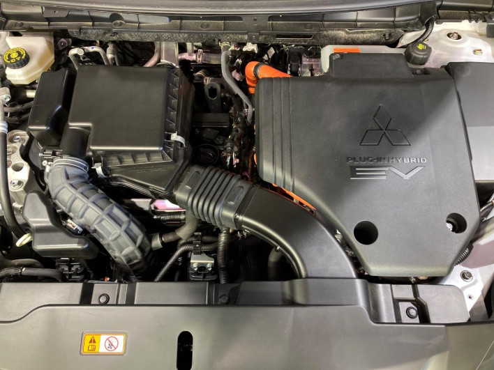 2022 Mitsubishi OUTLANDER PHEV 5LA-GN0W (UW-6a43331c82165)[6]