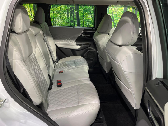2022 Mitsubishi OUTLANDER PHEV 5LA-GN0W (UW-6a43331cab7e7)[28]