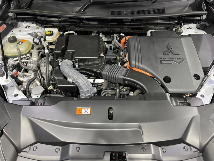2022 Mitsubishi OUTLANDER PHEV 5LA-GN0W (UW-6a43331cab7e7)[9]