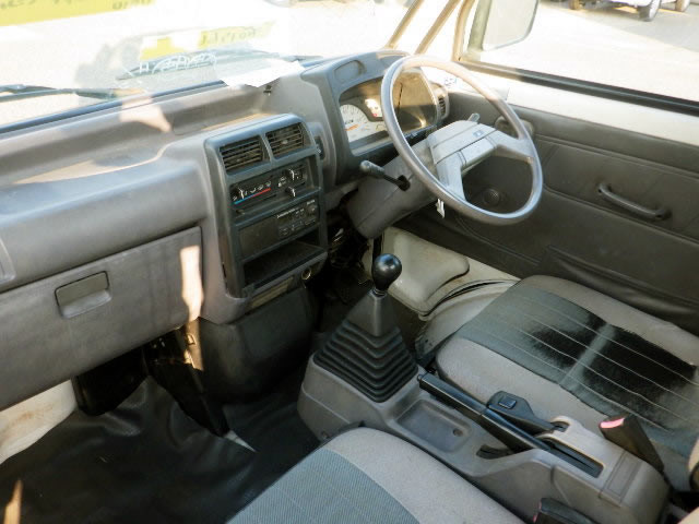 1996 Mitsubishi Minicab Truck U42T (UW-693242c217682)[9]