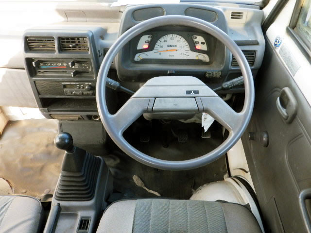 1996 Mitsubishi Minicab Truck U42T (UW-693242c217682)[4]