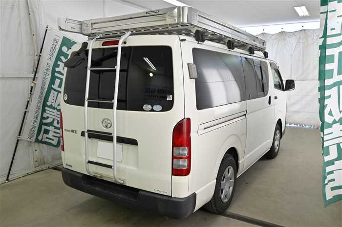 2011 Toyota Regiusace Van TRH200V (UW-69ad0032a0d8d)[1]