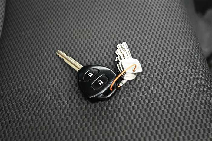 2011 Toyota Regiusace Van TRH200V (UW-69ad0032a0d8d)[15]