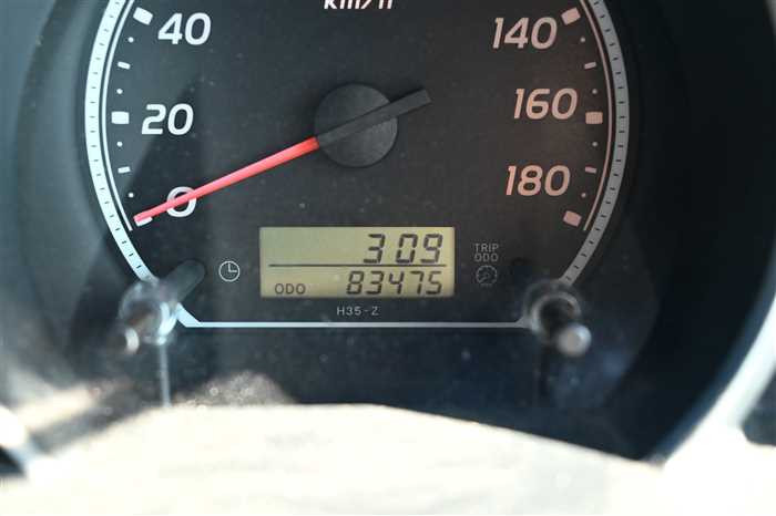 2011 Toyota Regiusace Van TRH200V (UW-69ad0032a0d8d)[19]