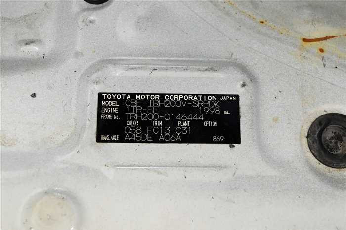 2011 Toyota Regiusace Van TRH200V (UW-69ad0032a0d8d)[26]